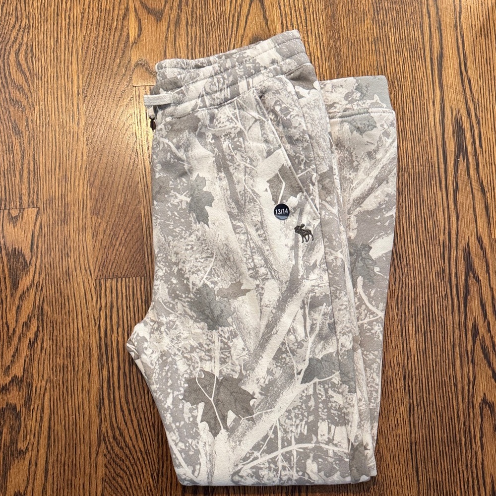NWT Cotton Sweatpants From Abercrombie - Cream and Gray Camo Print